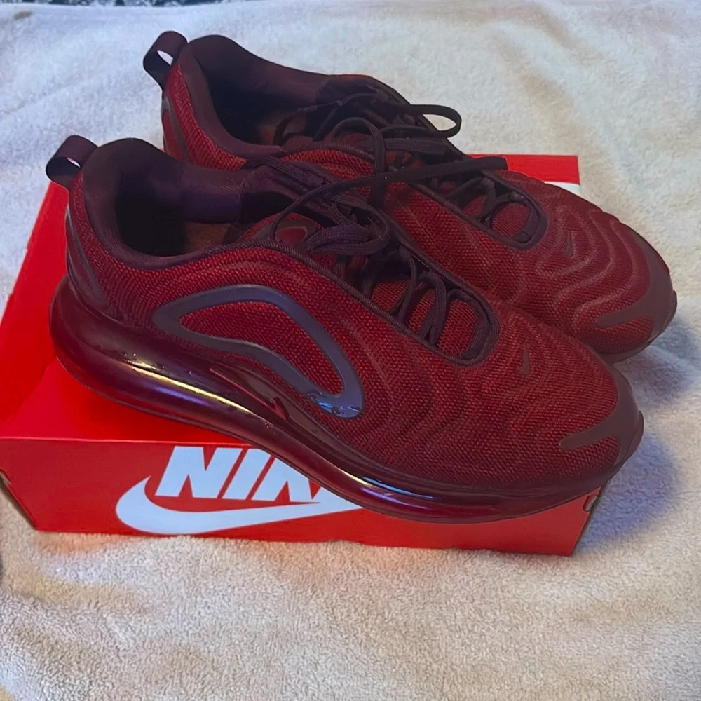 Nike Air Max 720 - COLOR RED